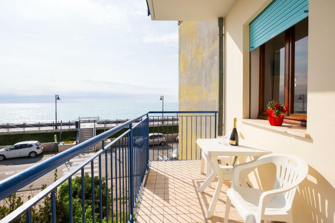 Residence Cristallo Caorle Bagian luar foto