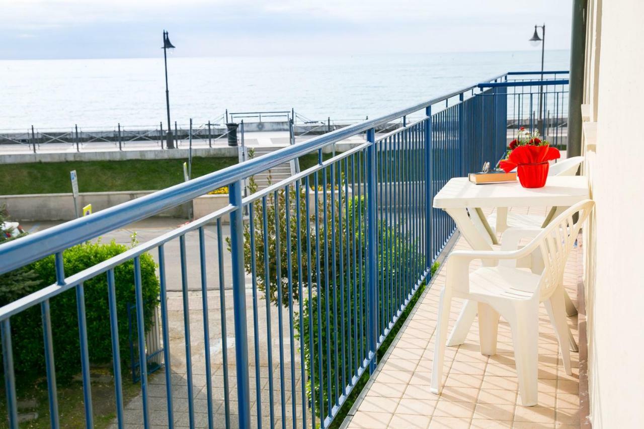 Residence Cristallo Caorle Bagian luar foto