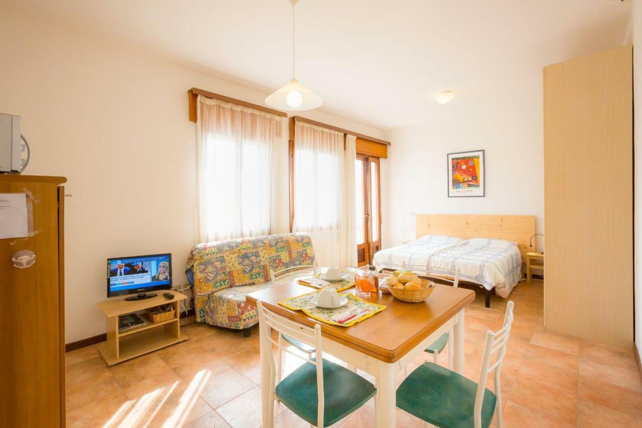 Residence Cristallo Caorle Bagian luar foto